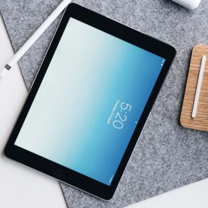 tablet-pen-earpod-earphone